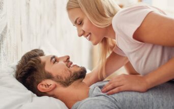 Hur man är en bra flickvän: 10 tips för att göra din pojkvän lycklig